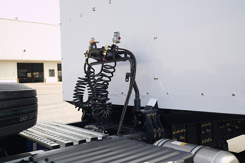 東風(fēng)柳汽乘龍 H5V 282kwh 6x4 充換電一體牽引車