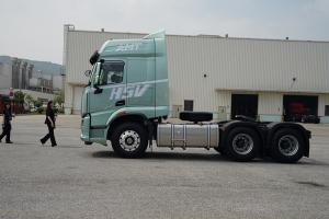 東風柳汽乘龍 H5V 460馬力 6x4 輕量化牽引車