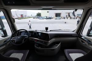 東風柳汽乘龍 H5V 460馬力 6x4 輕量化牽引車