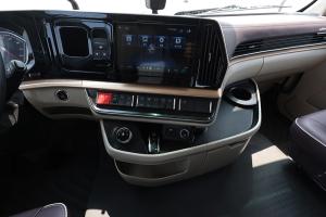 東風柳汽乘龍 H5V 460馬力 6x4 輕量化牽引車