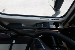 東風柳汽乘龍 H5V 460馬力 6x4 輕量化牽引車