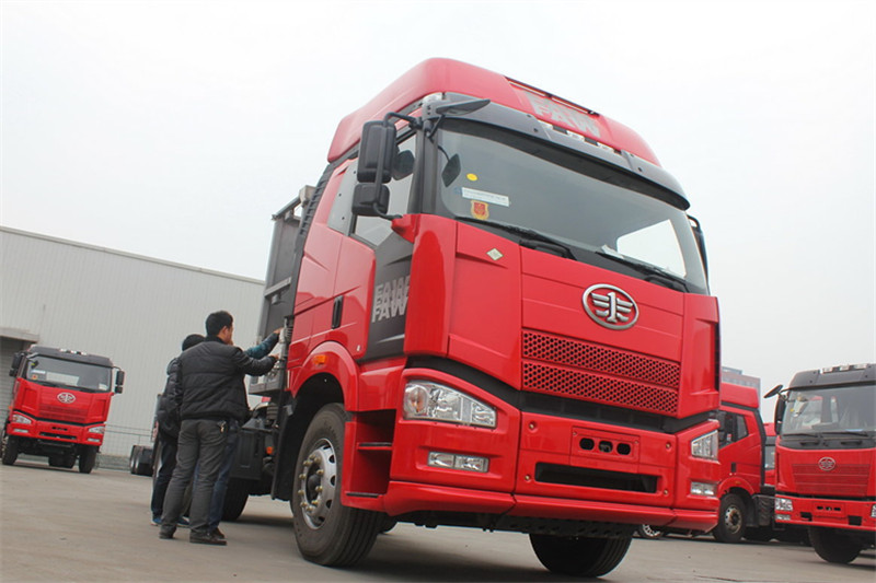 一汽解放 J6P重卡 390馬力 6X4 國四LNG牽引車(CA4250P66T1A2E22M4)