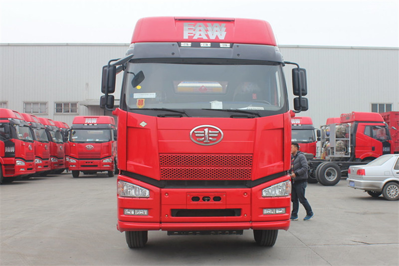 一汽解放 J6P重卡 390馬力 6X4 國四LNG牽引車(CA4250P66T1A2E22M4)