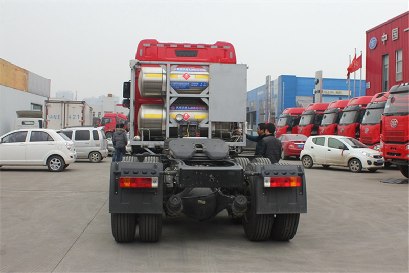一汽解放 J6P重卡 390馬力 6X4 國四LNG牽引車(CA4250P66T1A2E22M4)