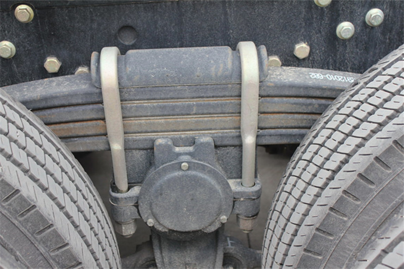 一汽解放 J6P重卡 390馬力 6X4 國四LNG牽引車(CA4250P66T1A2E22M4)