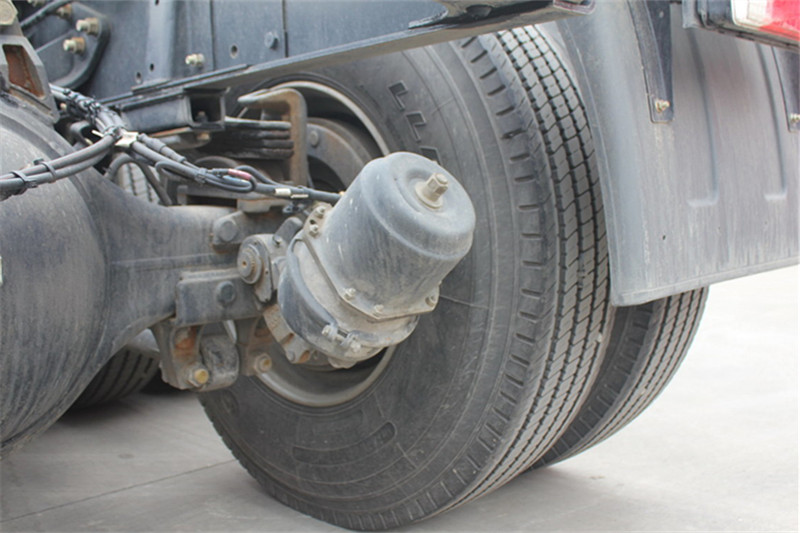 一汽解放 J6P重卡 390馬力 6X4 國四LNG牽引車(CA4250P66T1A2E22M4)