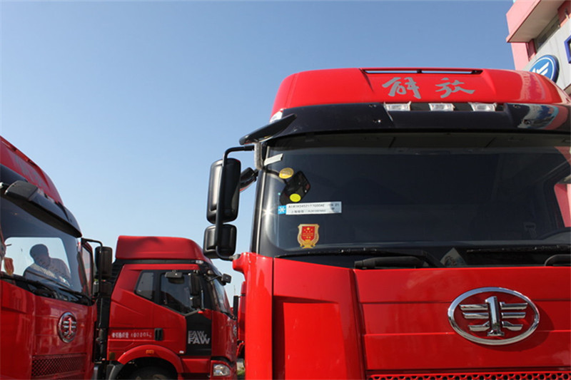 一汽解放 J6P重卡 輕量化版 420馬力 6X4 國四牽引車(CA4250P66K24T1A1E4X)
