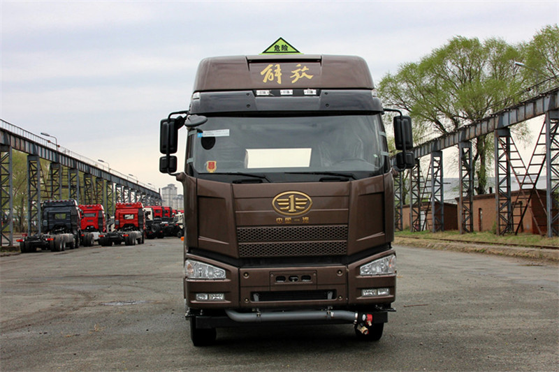 一汽解放 J6P重卡 領(lǐng)航?；?460馬力 6X4 國(guó)四牽引車(chē)(CA4250P66K24T1A1E4)