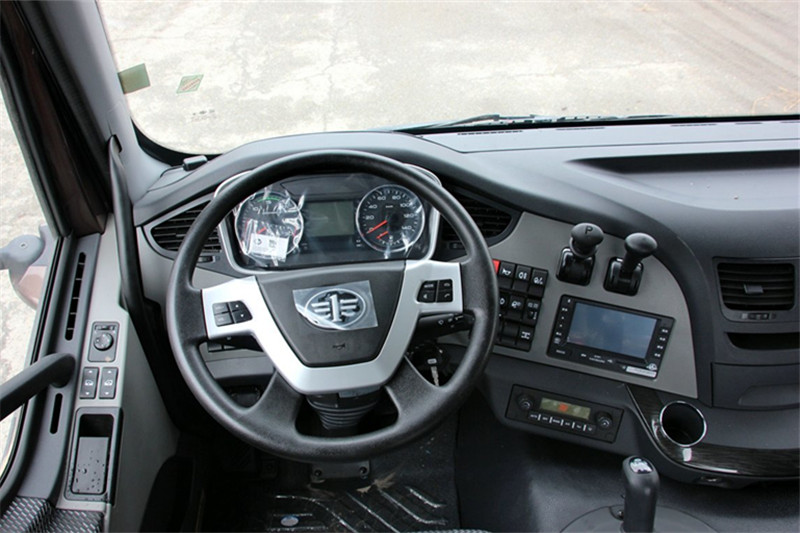 一汽解放 J6P重卡 領(lǐng)航危化版 460馬力 6X4 國(guó)四牽引車(chē)(CA4250P66K24T1A1E4)