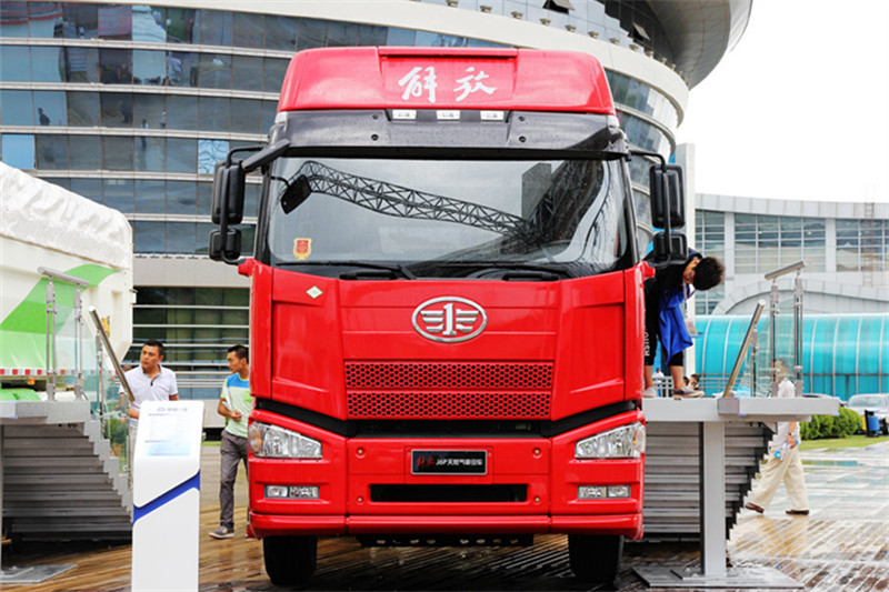 一汽解放 J6P重卡 2014款 390馬力 6X4 國(guó)四LNG牽引車(chē)(CA4250P66T1A2E22M4)
