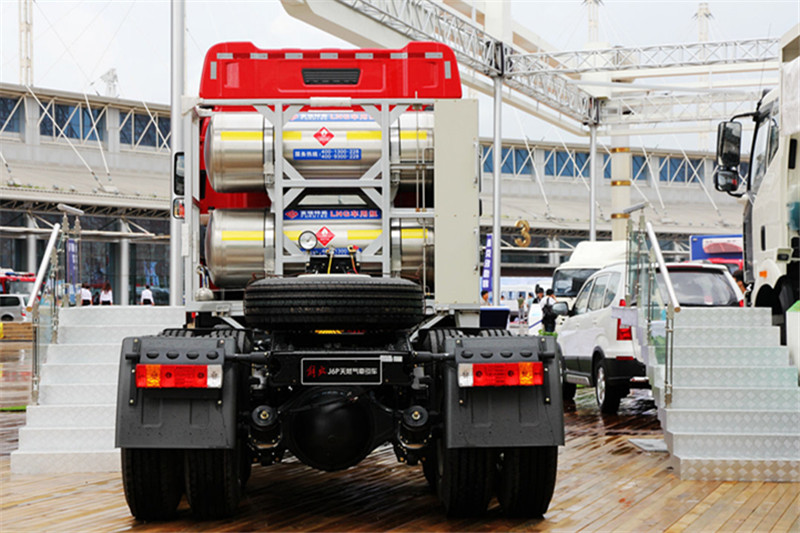一汽解放 J6P重卡 2014款 390馬力 6X4 國(guó)四LNG牽引車(chē)(CA4250P66T1A2E22M4)