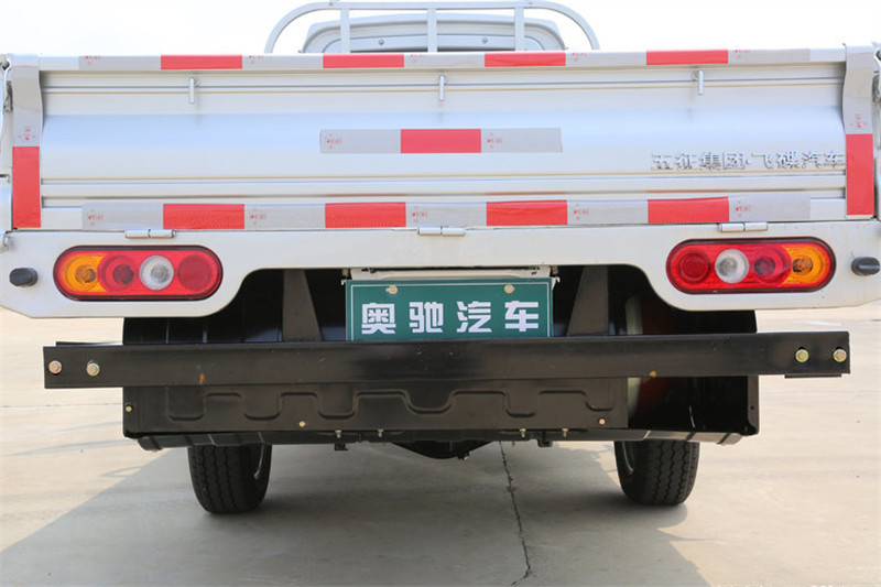 奧馳 M1系列 1.24L 75馬力 汽油/CNG 2.7米 4X2 國五雙排欄板微卡(FD1027R13Q5-S1)