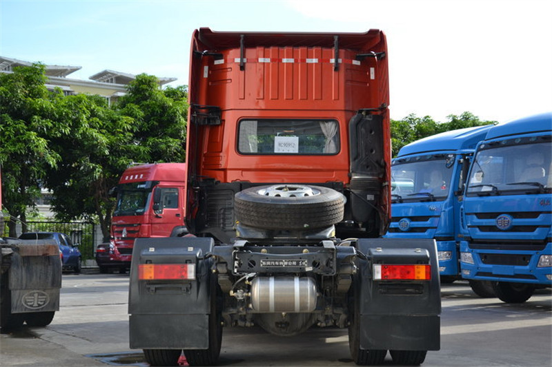 東風(fēng)商用車 新天龍準(zhǔn)重卡 270馬力 4X2 國(guó)四牽引車(DFL4160B2)