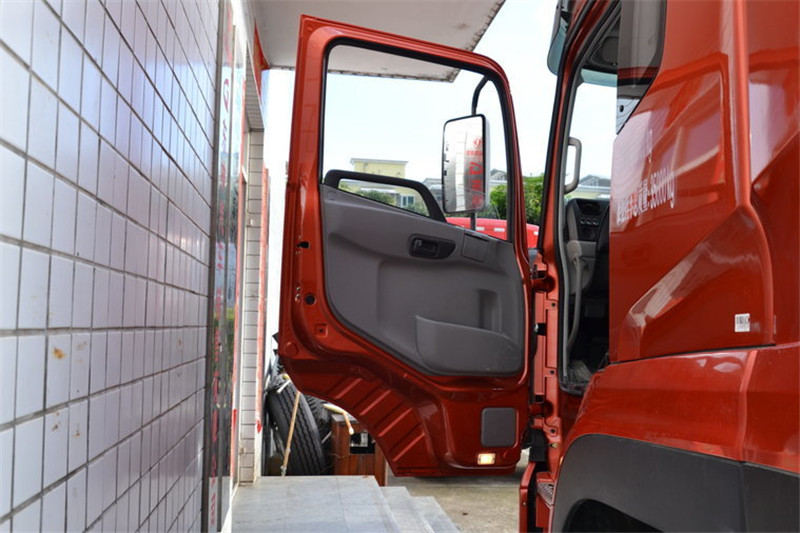 東風(fēng)商用車 新天龍準(zhǔn)重卡 270馬力 4X2 國(guó)四牽引車(DFL4160B2)