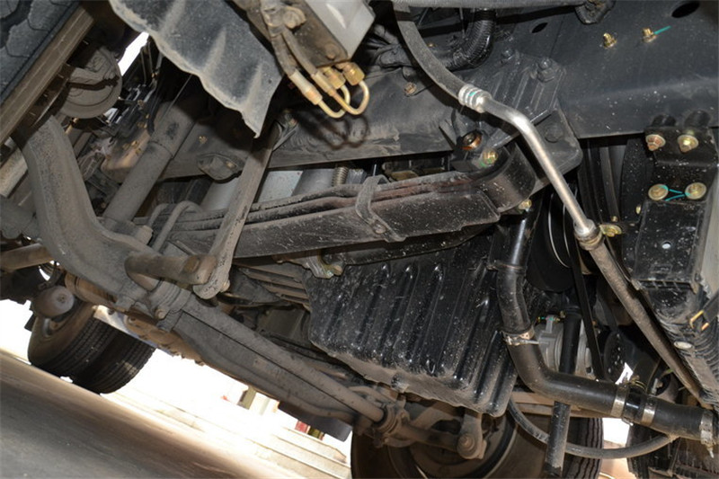 東風(fēng)商用車 新天龍準(zhǔn)重卡 270馬力 4X2 國(guó)四牽引車(DFL4160B2)