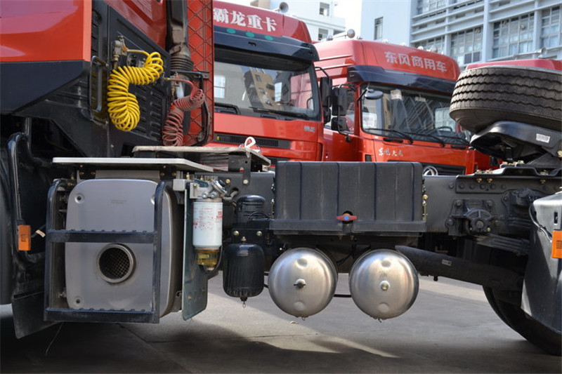 東風(fēng)商用車 新天龍準(zhǔn)重卡 270馬力 4X2 國(guó)四牽引車(DFL4160B2)