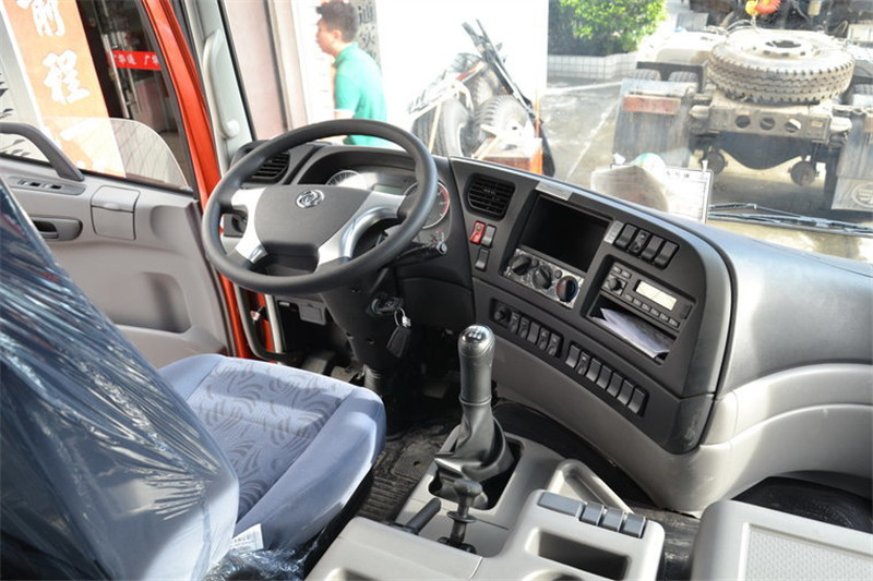 東風(fēng)商用車 新天龍重卡 385馬力 4X2 國四牽引車(DFL4181A8)