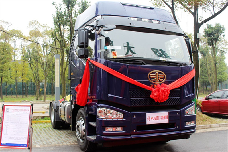 一汽解放 J6P重卡 精裝版 460馬力 6X2R 國四牽引車(CA4250P66K24T2A1E4)