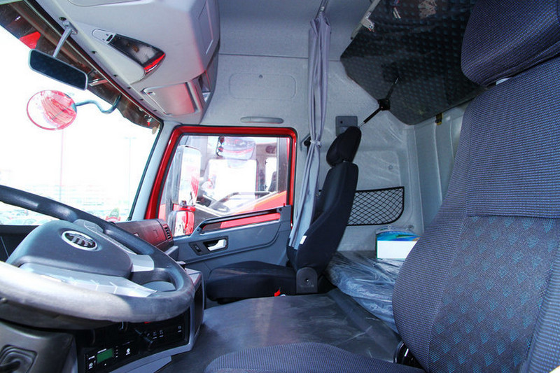 一汽解放青汽 天V重卡 400力 6X4 LNG 國五牽引車(CA4258P2K15T1NE5A80)