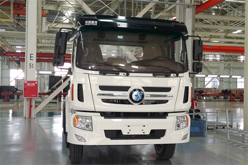 重汽王牌 W5D-M中卡 180馬力 4X2 6.8米 國(guó)四倉(cāng)柵式載貨車(chē)(CDW5161CCYA1N4L)