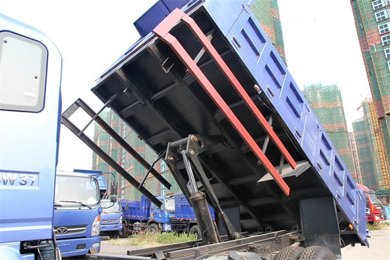中國(guó)重汽 豪曼 140馬力 4X2 4.2米 國(guó)四自卸車(ZZ3068F17DB0)