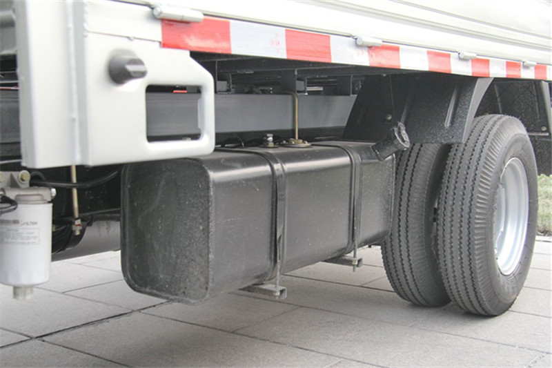 唐駿歐鈴 賽菱A6 1.24L 88馬力 汽油/CNG 3.1米 國(guó)四單排欄板微卡(ZB1021ADC3F)