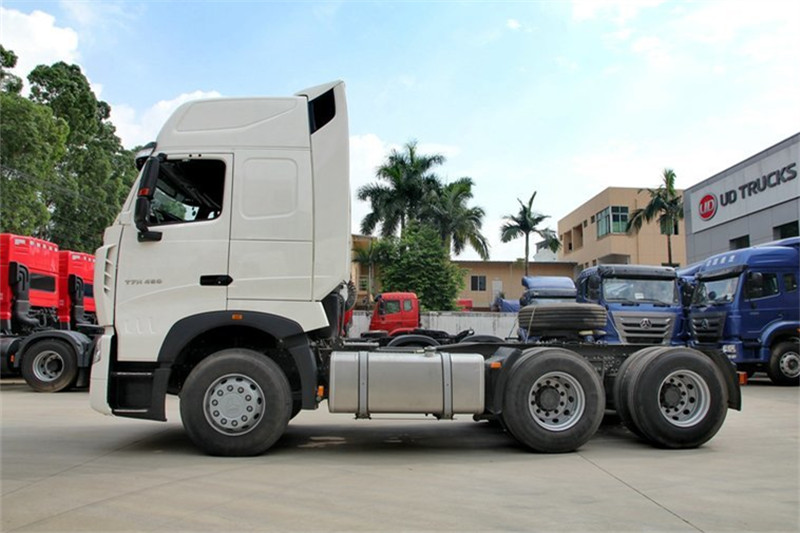 中國(guó)重汽 HOWO T7H重卡 540馬力 6X4 國(guó)五牽引車(chē)(ZZ4257W324HE1B)