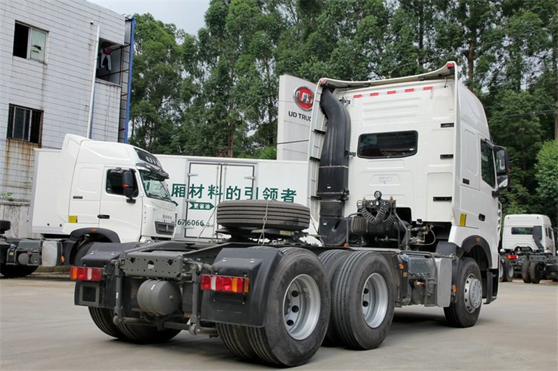中國(guó)重汽 HOWO T7H重卡 540馬力 6X4 國(guó)五牽引車(chē)(ZZ4257W324HE1B)