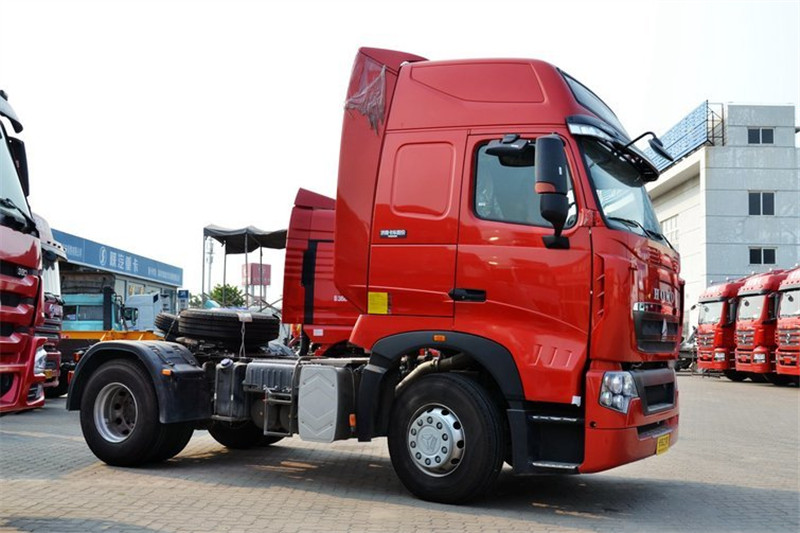 中國(guó)重汽 HOWO T7H重卡 400馬力 4X2 國(guó)四牽引車(高頂)(ZZ4187V361HD1B)