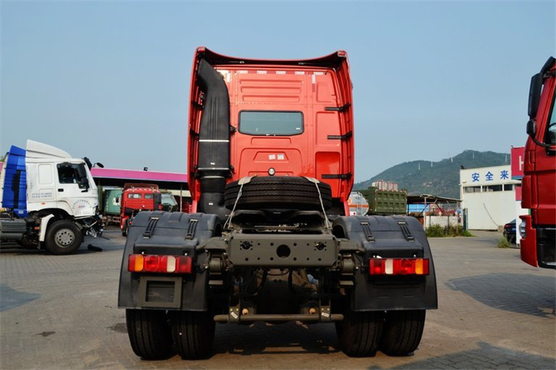 中國(guó)重汽 HOWO T7H重卡 400馬力 4X2 國(guó)四牽引車(高頂)(ZZ4187V361HD1B)
