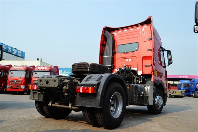 中國(guó)重汽 HOWO T7H重卡 400馬力 4X2 國(guó)四牽引車(高頂)(ZZ4187V361HD1B)