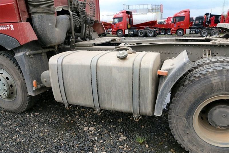 中國(guó)重汽 HOWO T7H重卡 480馬力 4X2 國(guó)四危險(xiǎn)品牽引車(ZZ4187V361HD1W)