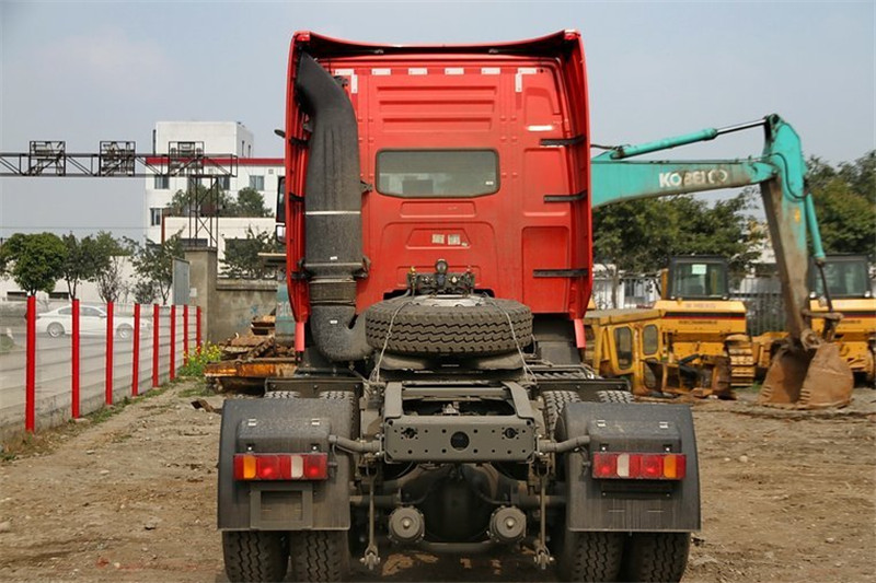 中國重汽 HOWO T7H重卡 320馬力 4X2 國四危險(xiǎn)品牽引車(ZZ4187V361HD1W)(高頂)