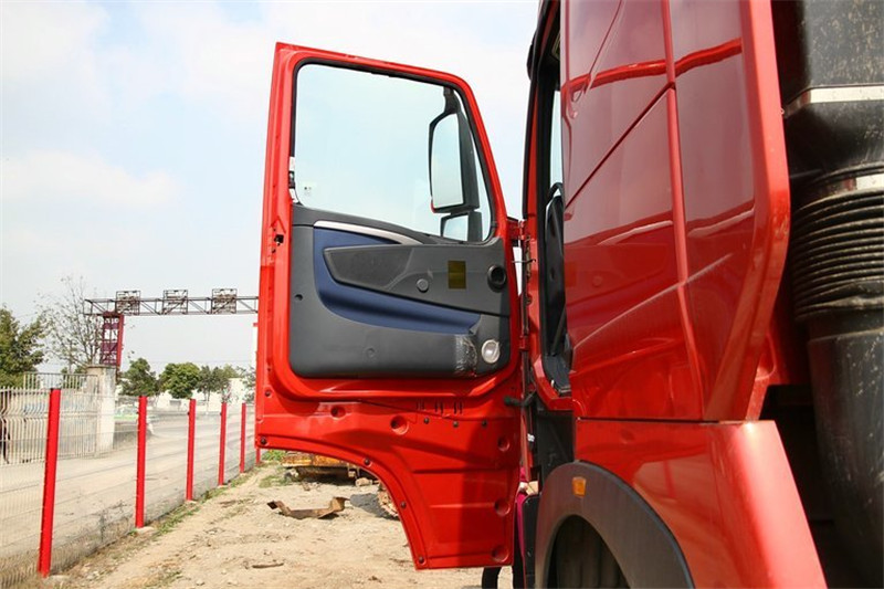 中國重汽 HOWO T7H重卡 320馬力 4X2 國四危險(xiǎn)品牽引車(ZZ4187V361HD1W)(高頂)