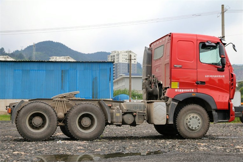中國重汽 HOWO T7H重卡 400馬力 4X2 國四危險(xiǎn)品牽引車(ZZ4187V361HD1W)