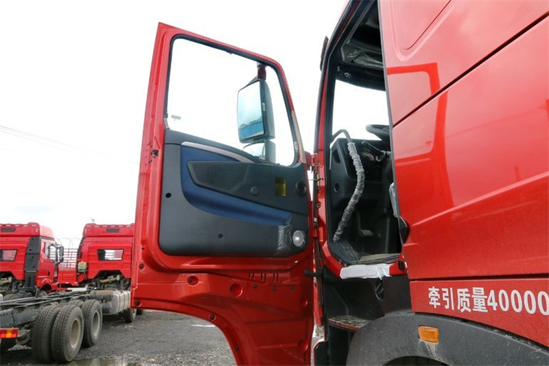 中國重汽 HOWO T7H重卡 400馬力 4X2 國四危險(xiǎn)品牽引車(ZZ4187V361HD1W)