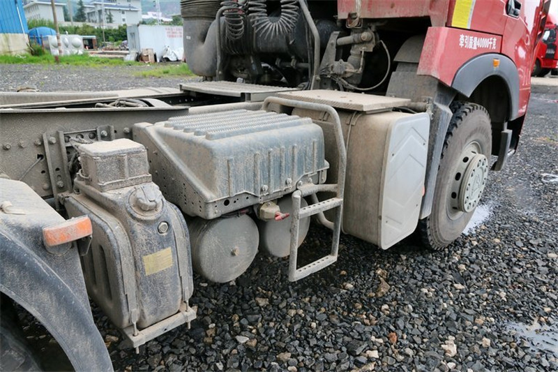 中國重汽 HOWO T7H重卡 400馬力 4X2 國四危險(xiǎn)品牽引車(ZZ4187V361HD1W)(高頂)中國重汽 HOWO T7H重卡 400馬力 4X2 國四危險(xiǎn)品牽引車(ZZ4187V361HD1W)