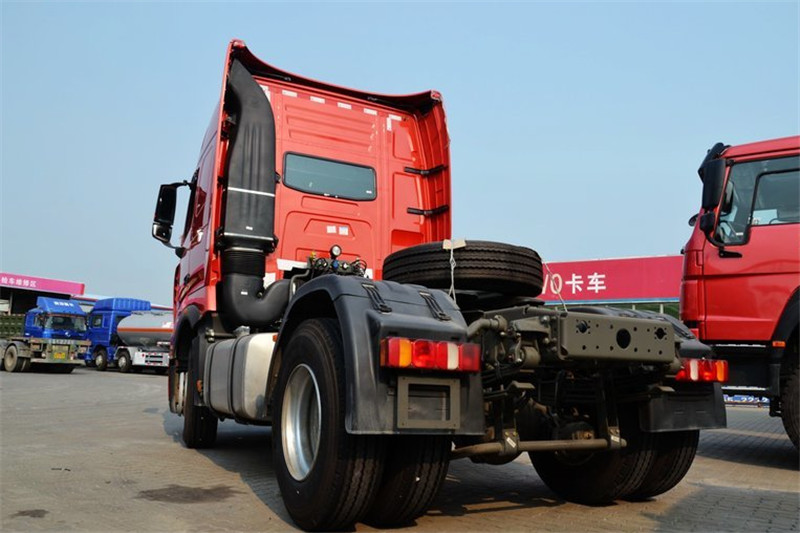 中國(guó)重汽 HOWO T7H重卡 440馬力 4X2 國(guó)四牽引車(chē)(高頂)(ZZ4187V361HD1B)