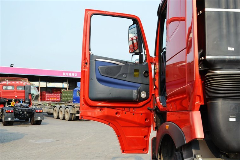 中國(guó)重汽 HOWO T7H重卡 440馬力 4X2 國(guó)四牽引車(chē)(高頂)(ZZ4187V361HD1B)