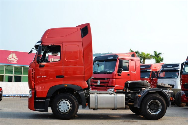 中國重汽 HOWO T7H重卡 400馬力 4X2 國四危險品牽引車(ZZ4187V361HD1W)(高頂)