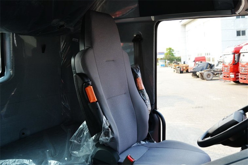 中國重汽 HOWO T7H重卡 400馬力 4X2 國四危險品牽引車(ZZ4187V361HD1W)(高頂)