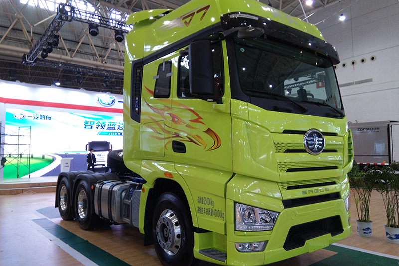 一汽解放 J7重卡 6×4 550馬力 國(guó)六 智能牽引車