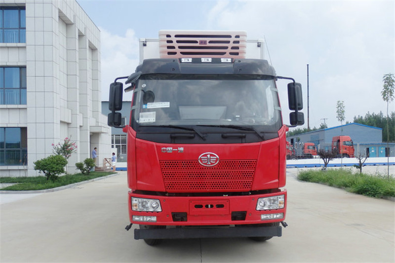 一汽解放 J6L中卡 220馬力 4X2 7.6米 國五雛禽運(yùn)輸車(QYK5160XCQ)