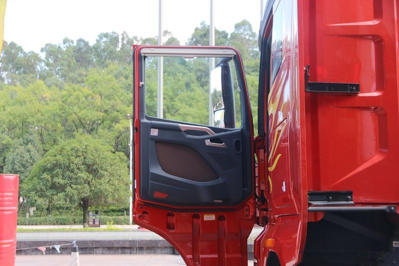 一汽解放 J7重卡 550馬力 6X4 國五牽引車(CA4250P77K25T1E5)