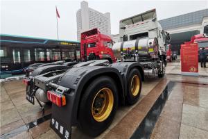 中國(guó)重汽 豪瀚 N7G 標(biāo)運(yùn)版 440馬力 6X4 國(guó)六LNG牽引車(ZZ4255V4246F1L)