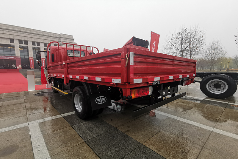 一汽解放輕卡 J6F 130馬力 4×2 國五 平板載貨車