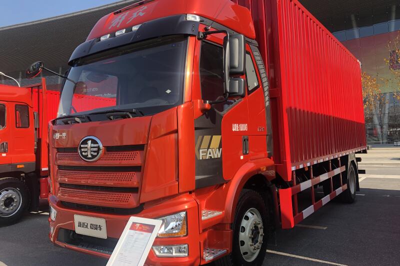 一汽解放 新J6L 220馬力 4X2 國(guó)五 6.8米廂式載貨車(CA5180XXYP62K1L4E5)