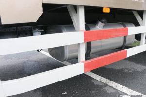 福田 奧鈴大黃蜂 210馬力 6.8米 國(guó)五排半廂式載貨車(chē)(BJ5186XXY-A1)
