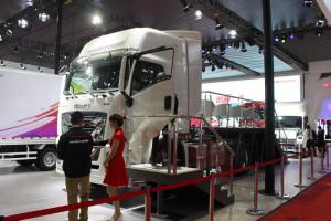 慶鈴 五十鈴巨咖 420馬力 4X2 國(guó)五牽引車(chē)(QL4180W1KDR)