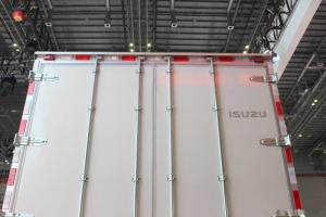 慶鈴 五十鈴巨咖 350馬力 4X2 9.6米 國(guó)五廂式載貨車(QL5080XXYU1VDR)